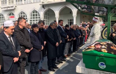 Sakarya Akyazı'da trafik kazasında vefat eden yaşlı kadın toprağa verildi